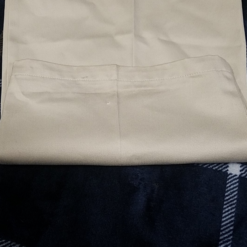 Dockers - Picture 3 of 7